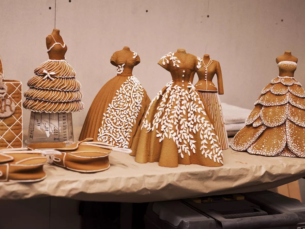 MadameGilflurt's tweet photo. Dior recreates #frockingfabulous #fashionhistory through the medium of gingerbread! https://t.co/lnX5D0x83V