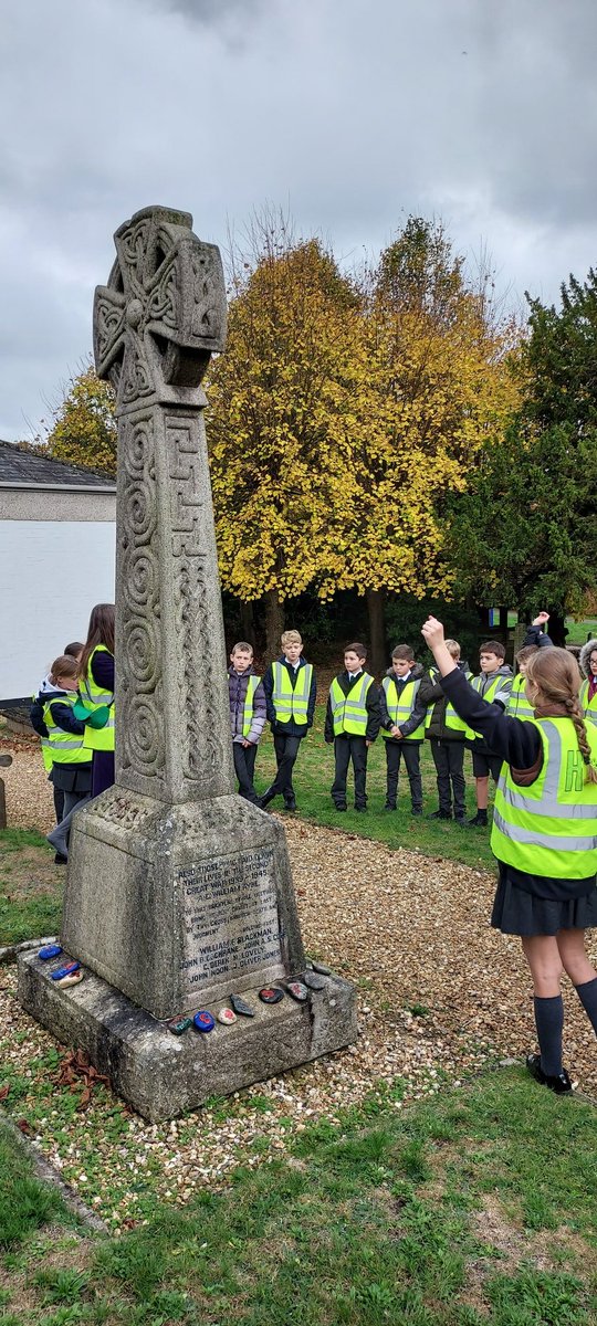 HPSShines's tweet photo. Owls held a service at the war memorial at Hermitage Church to mark Armistice. Some beautiful art work was created and our special Remembrance assembly was very special. Very proud of all children today as you showed great compassion and respect.🦉🦡🐿🐇🦔🐦🦊❤ https://t.co/bXx9QVK4BU