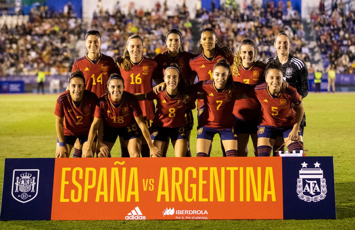 SEFutbolFem's tweet photo. 👥 Las 𝗫𝗜 guerreras que luchan por una victoria histórica.

¡¡VAMOS, EQUIPO!!

📺 @rtveplay 

🇪🇸🆚🇦🇷 I 0-0 I 13'

#JugarLucharYGanar https://t.co/41hrvJ22kL