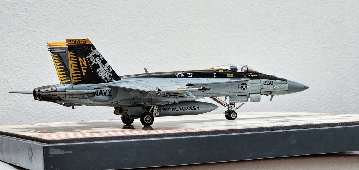 LakeModels's tweet photo. Fully weathered Hobby Master 1:72 F-18 Super Hornet with customized missiles attachments 📍.

Royal Maces FA-18E Super Hornet 📸.

#hobbyMaster #172scale #mcdonnelldouglas #mcdonnelldouglasf18 #f18 #f18superhornet #superhornet #royalmaces #weathered https://t.co/DBoBiivNCa