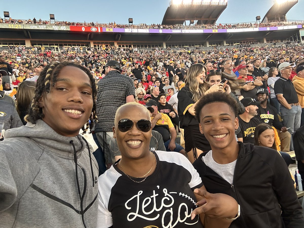 prvb31wmn's tweet photo. At the MU-GA game with my boys. Let’s go Tigers!!! #MIZ ##mutigers #mizzou https://t.co/eyD1cXqmYp