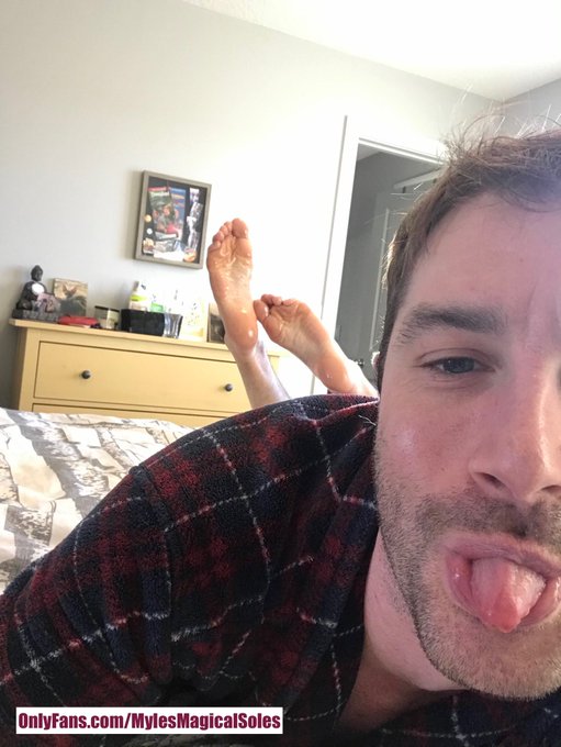 Soles lubed up and ready for the weekend! 💦 https://t.co/1NguqaDfIb