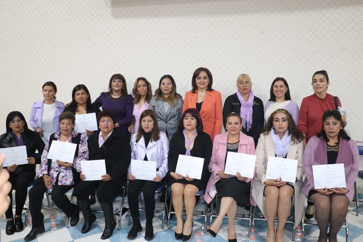50mas1Neza's tweet photo. Nuestra presidenta @ViviMondragonL presente en la toma de protesta del Colectivo 50+1 #ValleDeChalco. @AnaLiliaHerrera, nuestra presidenta estatal, sigue adelante con su lucha en favor de las mexiquenses. Ya somos 110 colectivos municipales. ¡Felicidades Dulce Velázquez! https://t.co/JYEYzrsCr1