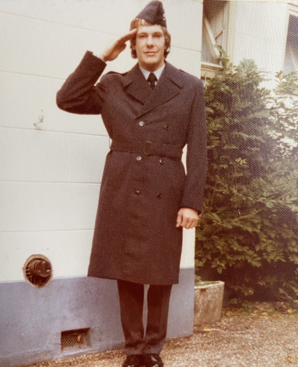 olgavandijk's tweet photo. #HappyVeteransDay2022 to all who served.
Thank you Fred, my husband, for serving in the #DutchAirForce. (Nijmegen, the Netherlands π³π±1976.)
Thank you to all who are serving and have served to protect us all!! https://t.co/AaMX5Lrx75