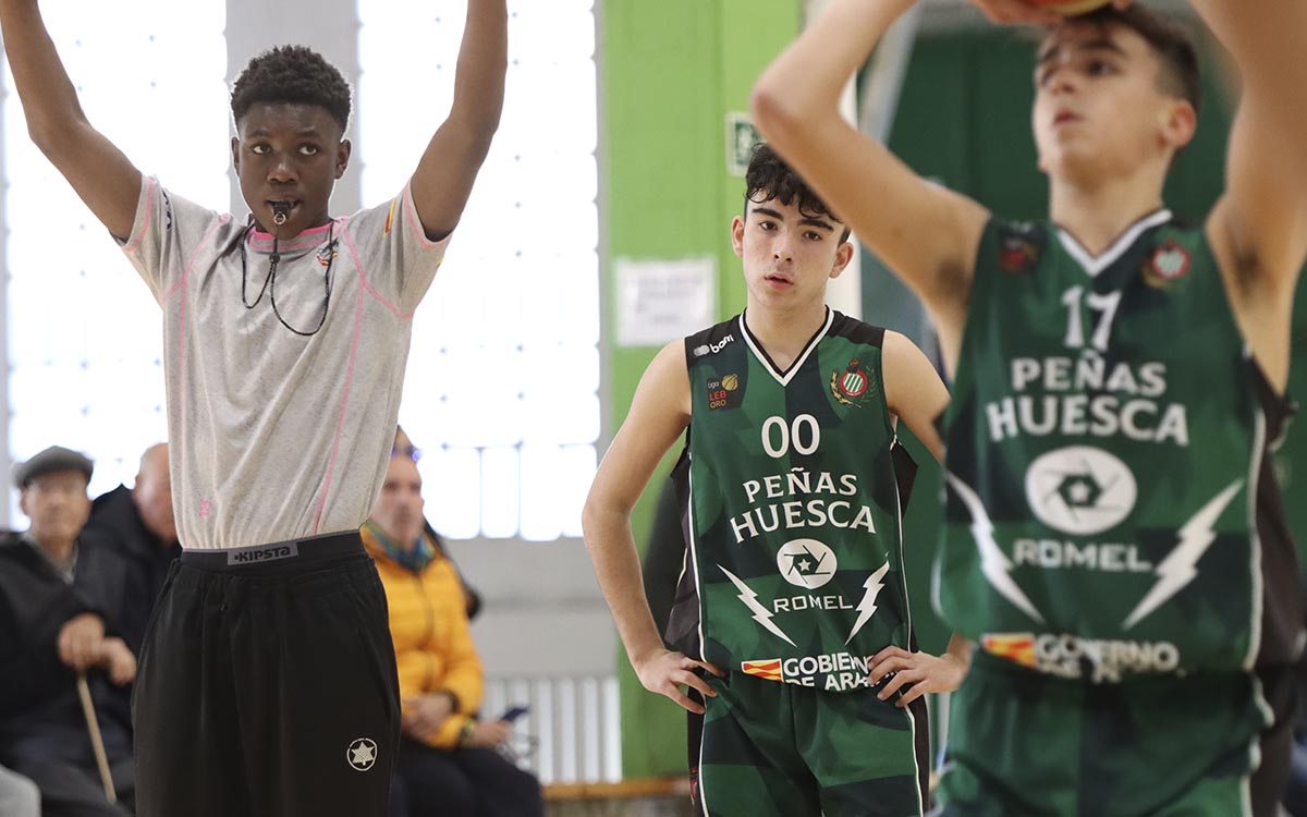 dobhuesca's tweet photo. El @CBPHuesca publica en su web el comunicado del delegado provincial de Huesca de la FAB, Carlos Lorés, referente al comportamiento en los partidos y que hay que animar con respeto https://t.co/oDNsmASfI4 https://t.co/VLhnPLGf3A