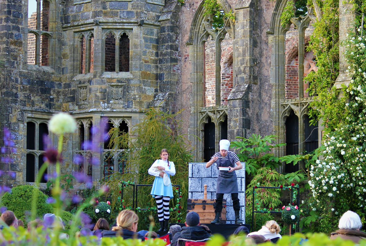 Better late than never. Some snaps from the Spring and Summer tours with <a href="/thisismytheatre/">This Is My Theatre</a> 🐇🪕🚂📖