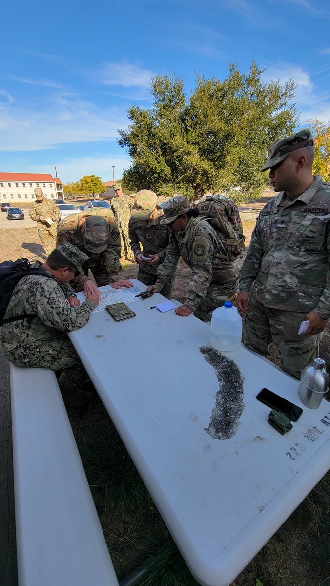 CaStateGuard's tweet photo. Soldiers and Sailors from the CSG Non-commissioned Officer Academy are conducting a map reading course and identifying potential damage of each location in preparation for a disaster response exercise.
#ReadyToRespond #CSG #NCO
(CA State Guard photos by SSG Zak Lara) https://t.co/KyOsGv3OxW