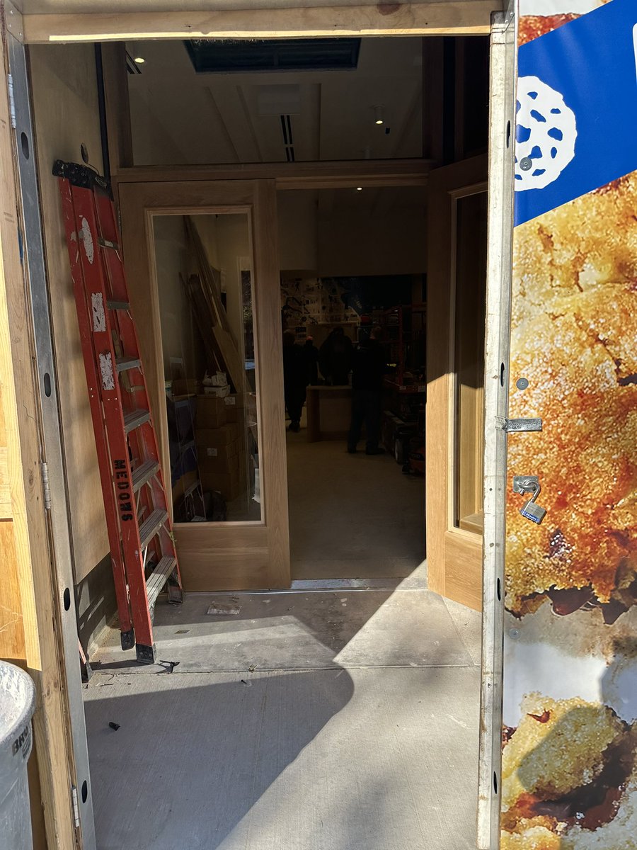 jdavidson's tweet photo. @levainbakery Chicago apparently opening prior to thanksgiving 🤞 https://t.co/CsfeSdAp5K