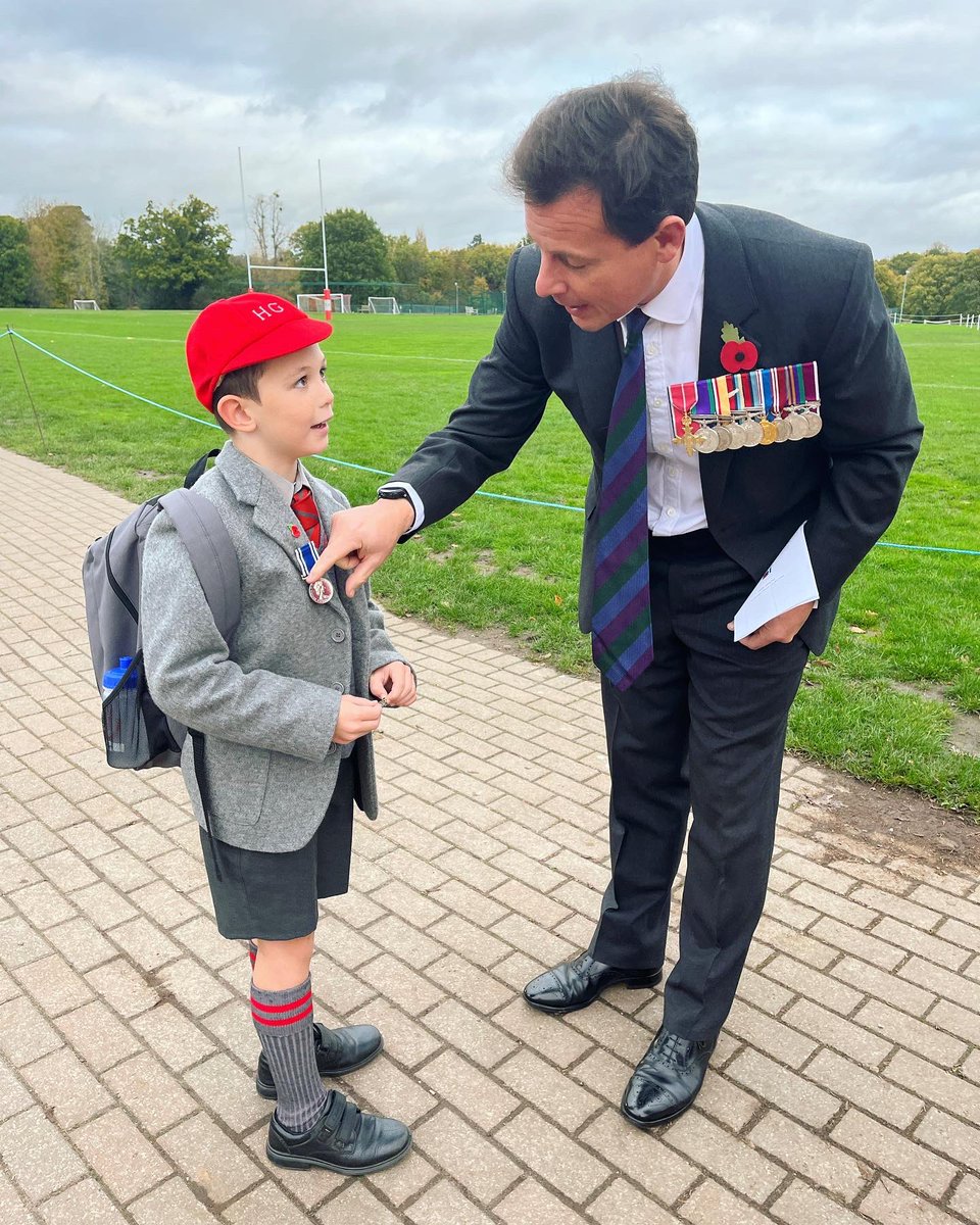 🌺💂🙏🏼Remembrance Day at Hall Grove. Thank you @irishguards and @4SCOTS_PipeMaj and @4SCOTS_Main for your amazing presence! #remembranceday 
.
.
.
.
#HGlife #prepschoollife
#surreyschools 
#prepschoolsurrey #surreymum 
#surreylife