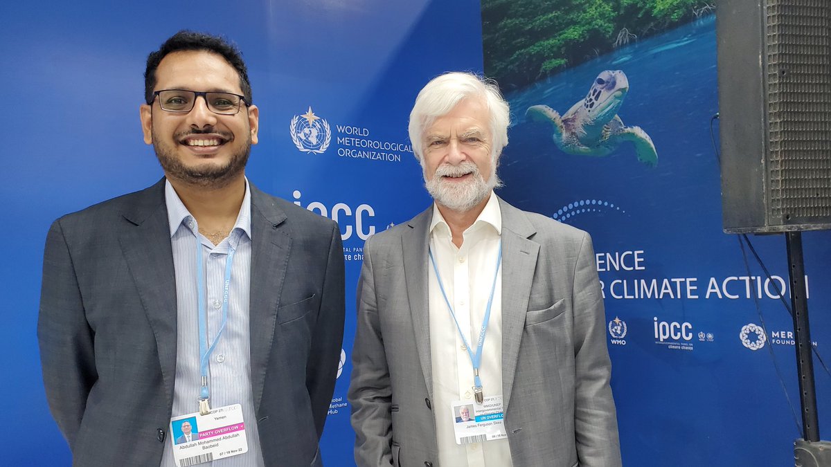 AbdullaBaobeid's tweet photo. It's been a real honor to meet Prof Hans Pörtnor, and Prof Jim Skea, co-chairs of @IPCC_CH Working Groups 2 &amp; 3. Thank you for what you do for the entire humanity, and thank you for your kind wishes for Yemen to recover in the face of climate change! #COP27 #LossAndDamage https://t.co/jJrIDzbseu