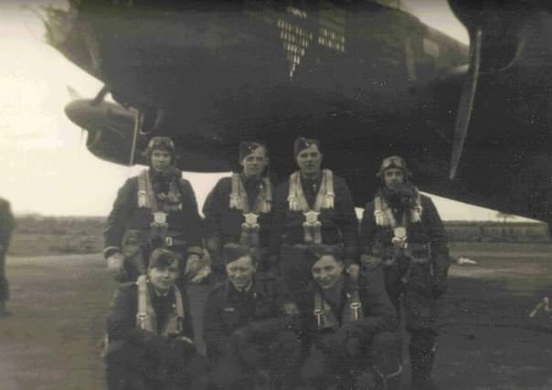 Buttsy61's tweet photo. @gmbutts Flight liutenant R.A.Butts and crew. https://t.co/ldPRCDgFiI