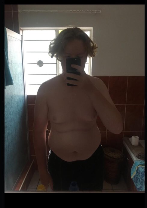 YoHavix's tweet image. 1st pic - Me in January 
2nd pic - Me in November 

down 24kgs 😊