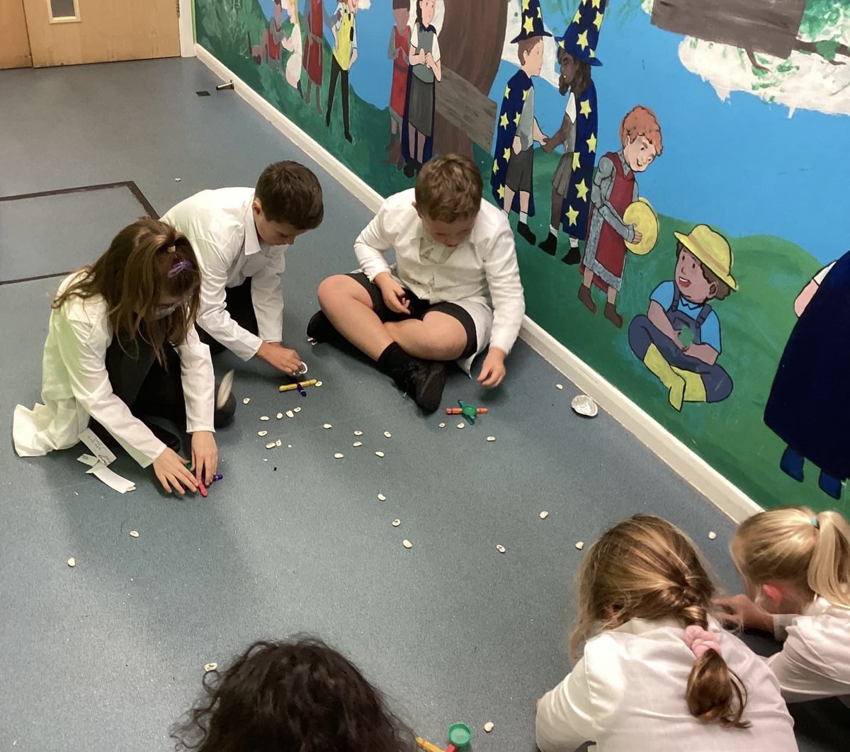 smc_brixham's tweet photo. The first batch of super scientists had great fun at this week’s after school science club. We explored flight with helicopter spinners and Newton’s first law of physics with our catapults! https://t.co/U6YvhBHDQo