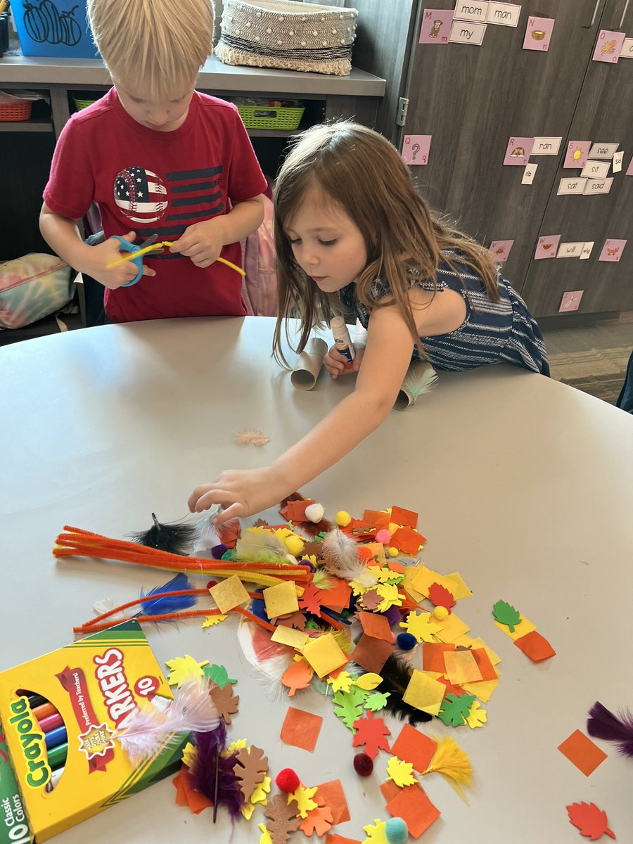 GuentherRachael's tweet image. STEAM activity today! After reading, writing, and counting turkeys these little cubs made a Turkey! The only instructions were to use what was on the table to make a Turkey! #likeafox @FoxKISD @Kleinisd_ELC #kindermagic