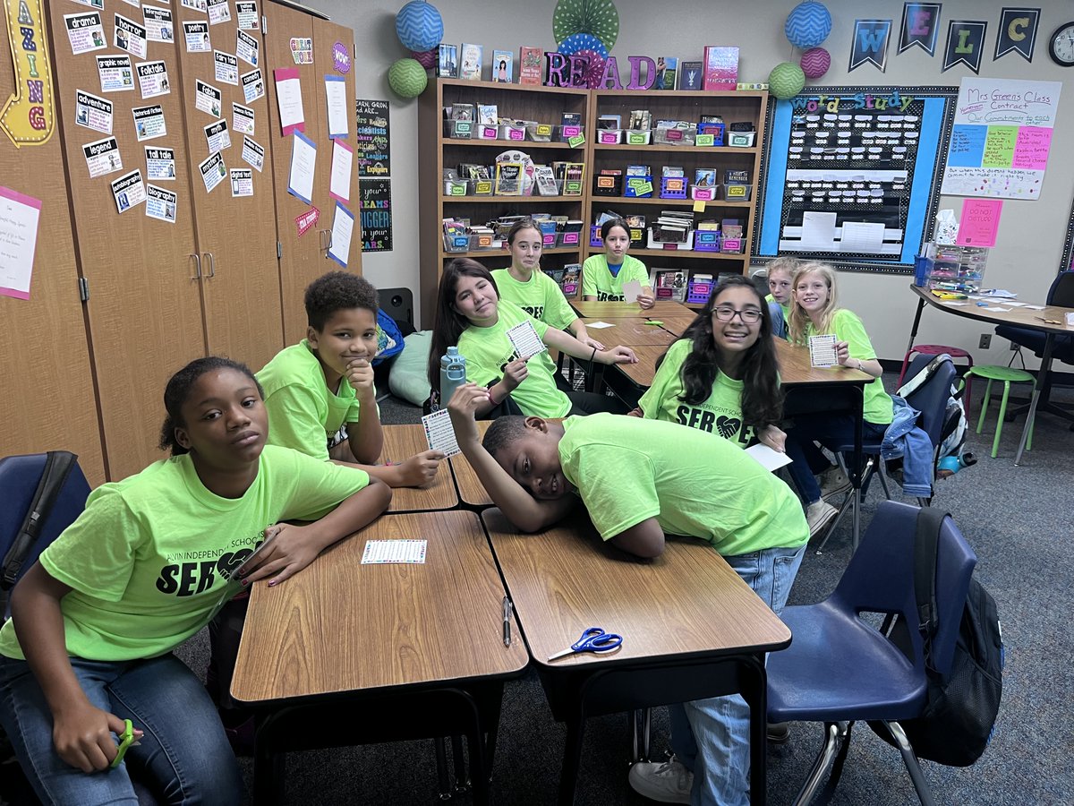 Mrs. Green's 5th grade class participating in Alvin Serves Day. They made rice warmers for the retirement centers in Alvin! #alvinisdserves