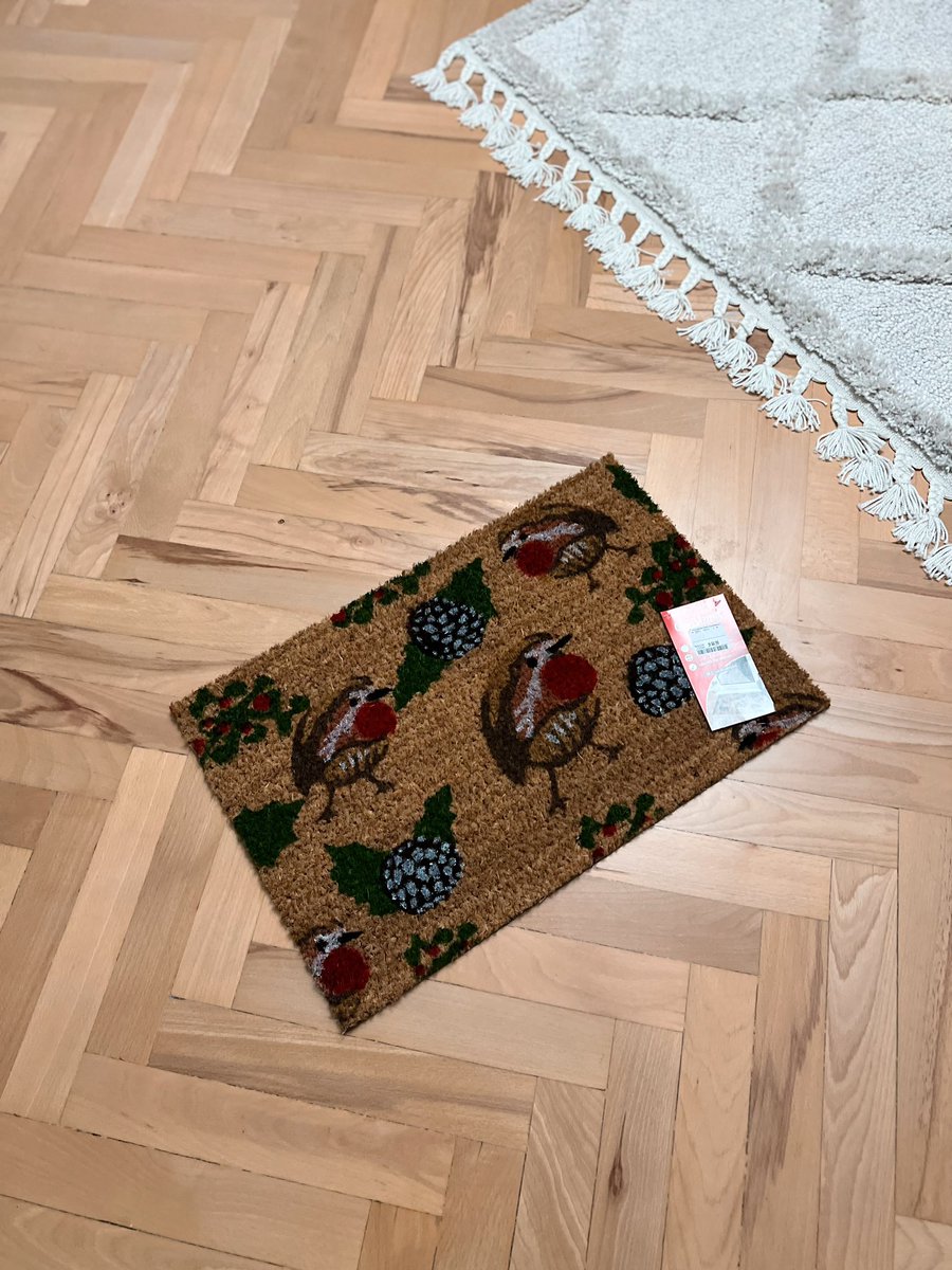 kkovvalska's tweet photo. KOCHAĆ ŚWIĘTA NIKOGO NIE OSZCZĘDZAĆ

(mam nadzieję, że mi jej nikt nie ukradnie spod drzwi 🫠) https://t.co/u1JCafwzu8