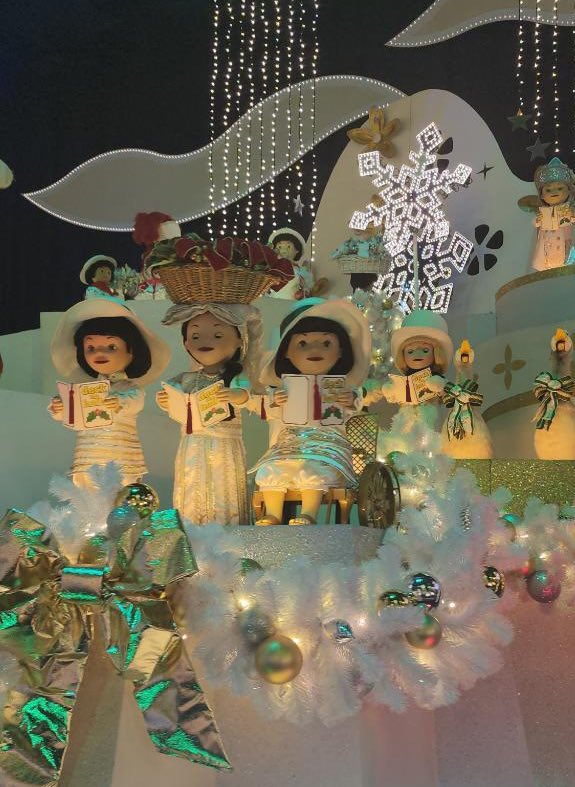 Parks And Cons on Twitter "“it’s a small world” Holiday returns and