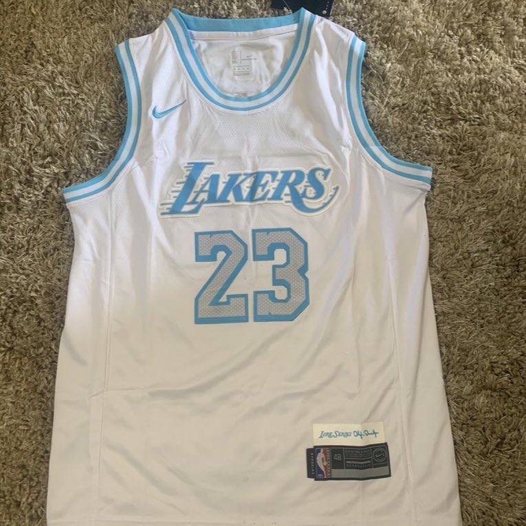 LakeShowYo's tweet photo. giving one away to whoever predicts the Lakers/Kings score tonight https://t.co/foDm4Xa8ji