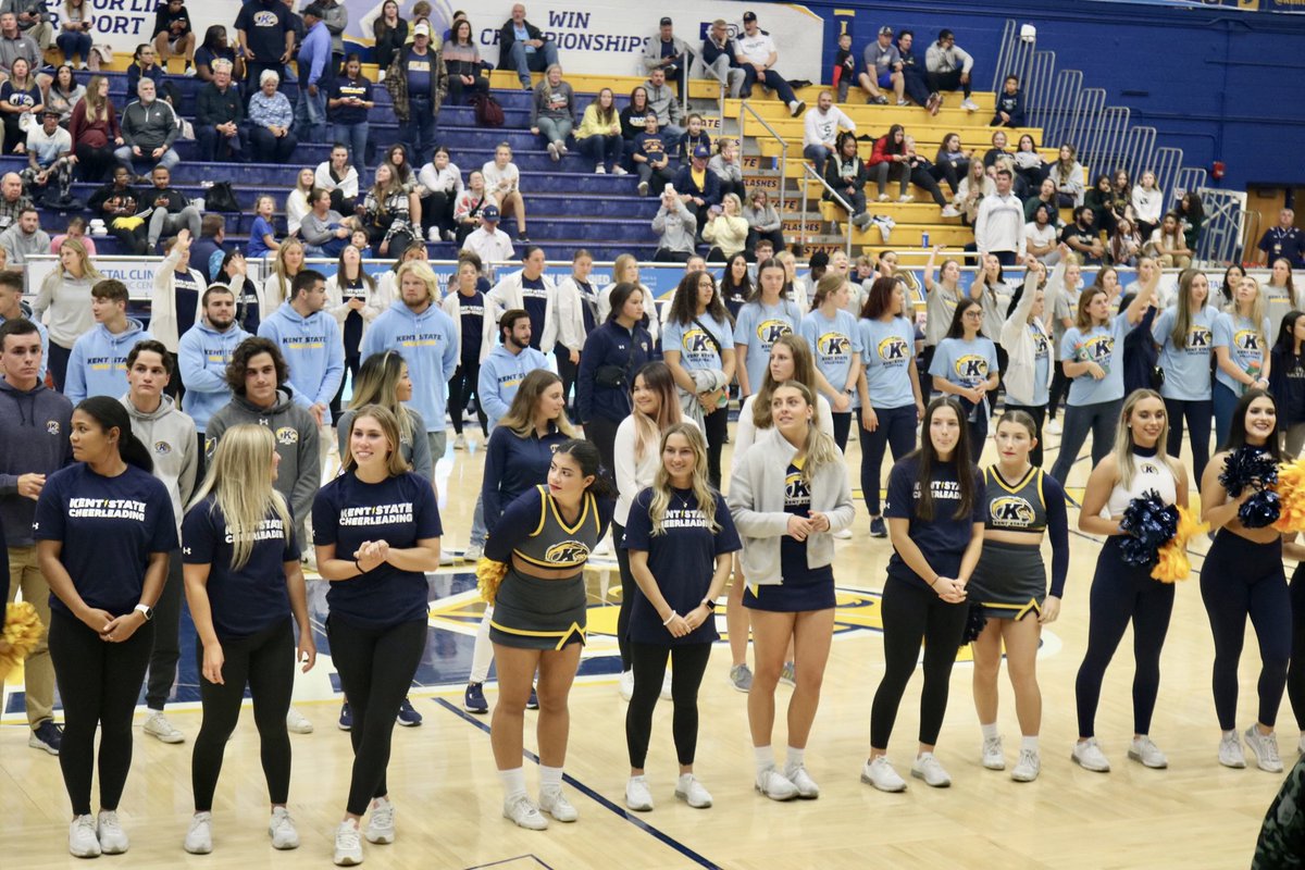 KentStAthletics's tweet photo. Last night we had our 3.0 GPA recognition for all of our student-athletes! Congratulations on all of your hard work Golden Flashes⚡️ #goflashes⚡️ https://t.co/kOkCAN0n3O