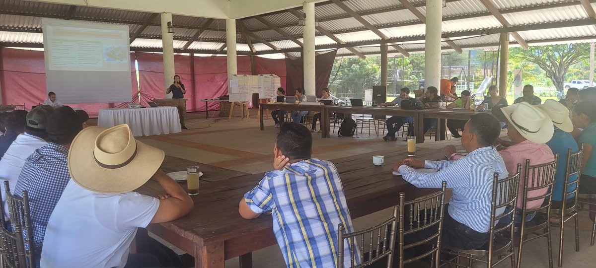 jdmartinezsalga's tweet photo. Ya está finalizando la primera reunión del Hub de innovación del Oriente de Guatemala, enmarcada en la iniciativa #AgriLACResiliente.
En esta reunión se han logrado importantes acuerdos para sumar esfuerzos y resolver problemas de la cadena agroalimentaria de esta zona del país. https://t.co/DDzEwGEySw