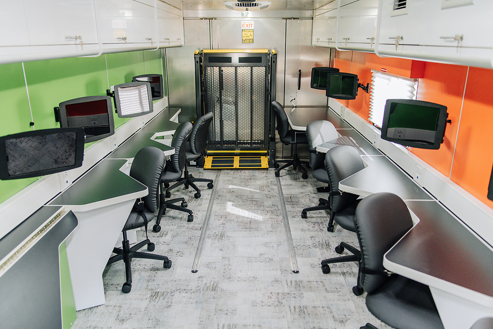 ICYMI: #HISD rolls out new mobile enrollment unit (E-unit), making signing up for school easy and accessible 🚐 @HISDEnroll Learn more: photoshelter.com/mem/images/#/C…