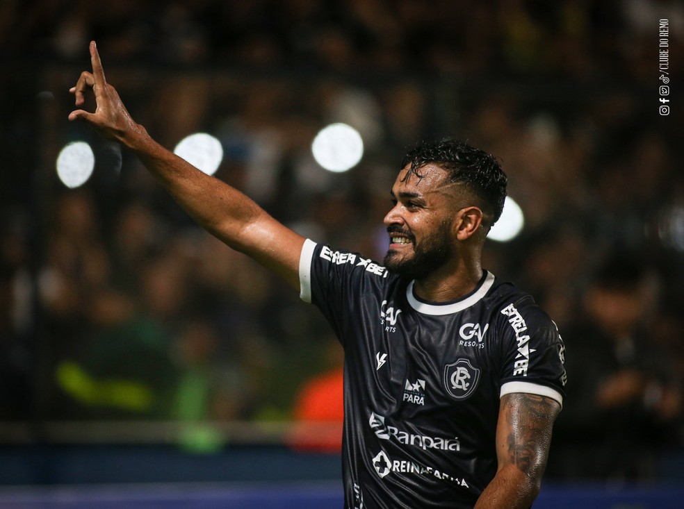 Remo fez contato com o centroavante Brenner, que disputou a reta final da Série B, para retornar ao clube em 2023. Porém, a pedida salarial do atacante assustou a diretoria azulina. Dificilmente ele retorna para o Baenão.