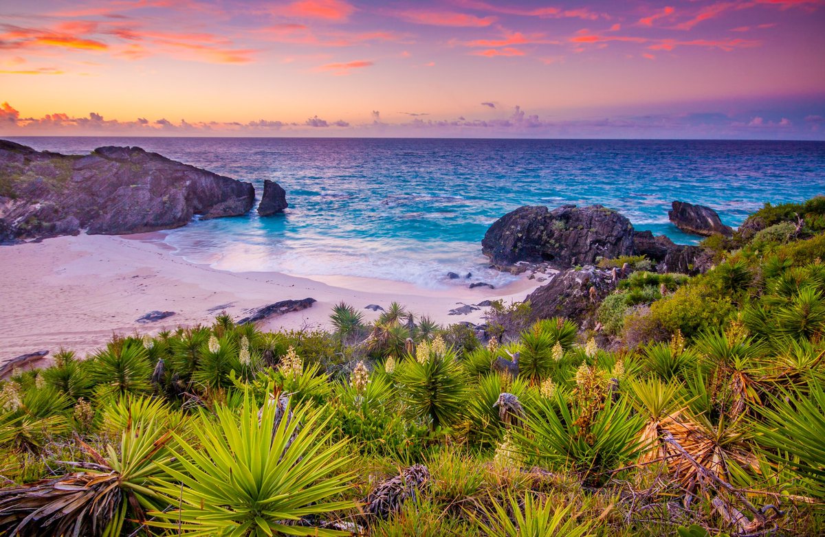 Don’t you just love settings like this? A gorgeous sunset on a spectacular tropical beach! Wishing you all a Fantastic Friday and a Wonderful Weekend!