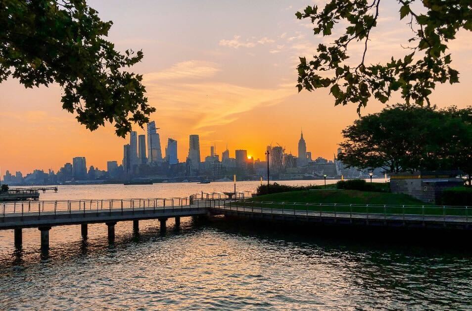 ESymphonyMedia's tweet photo. A glimpse at our golden hour glow in Hoboken🌆✨ https://t.co/HBpZ9atfto