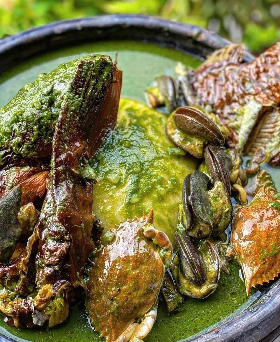 ghanaianfoodnet's tweet photo. Friday rituals; #Wedidi (Have you eaten) ? 

#WorldAsankaDay on 30.11

📸 @menscookgh

#Fufuo #Ebunuebunu #CocoyamLeavesSoup #Snails #Crab #SmokedFish #Asanka #GhanaianFoodNetwork #WestAfricanFood #AfricanFood https://t.co/chiNXyuJMK