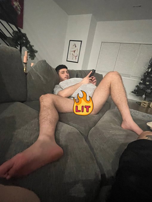 Watch Angelo's leaked NSFW photo on TwXstars
