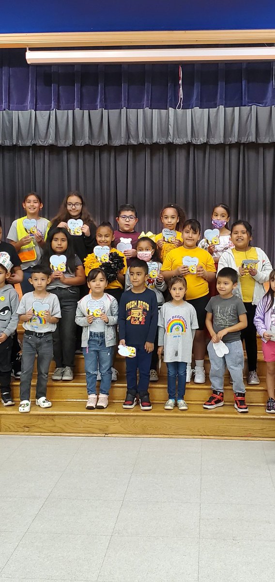 McBeeChapaGarci's tweet photo. McBee's morning assembly today! We are back! @ElementaryMcbee @Ms_MMartinez #whyMcBee https://t.co/kHs81B1cnz