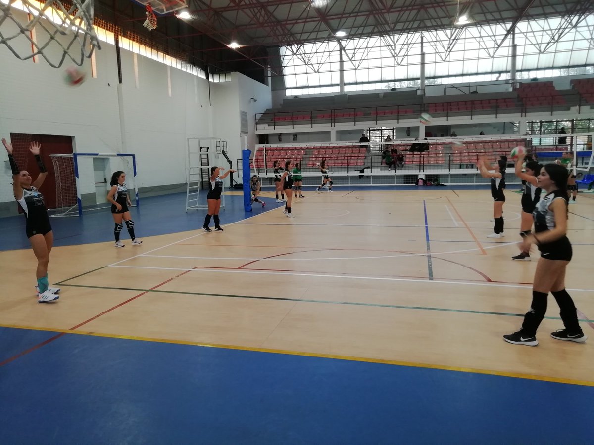 💪 Superados los nervios del debut para todas las nuevas.

🏐 Moraleja superior pero todas las categorías dieron la talla en su vuelta a la compe.

📌Próxima cita el viernes en el pabe contra jarandilla.
 📲 #TorrejoncilloEsVoley #TorrejoncilloSiempreDeporte #DXTorrejoncillo