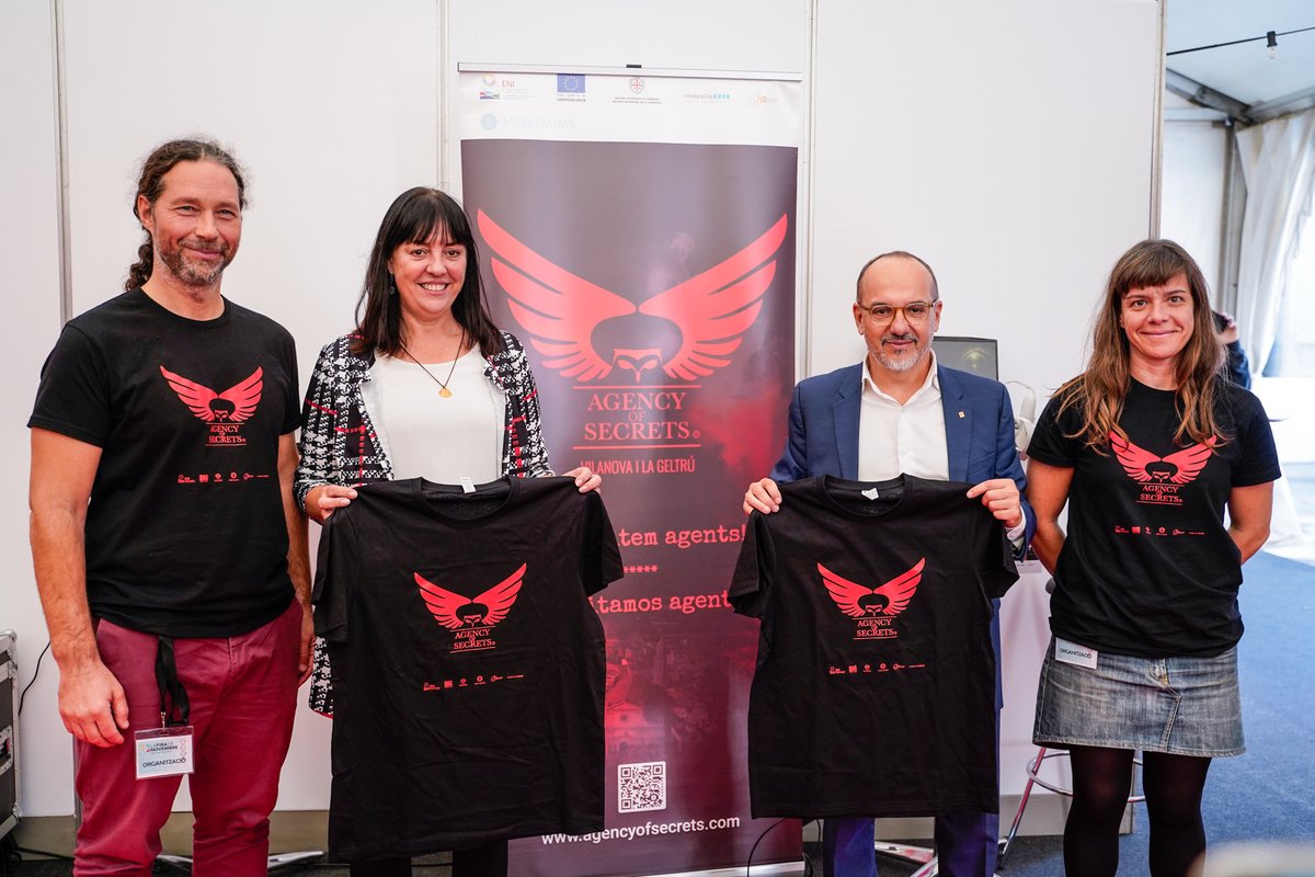 👥El conseller de <a href="/dsocialscat/">Drets Socials i Inclusió</a> , <a href="/carlescampuzano/">carles campuzano</a> i l’alcaldessa VNG, <a href="/olga_vng/">Olga Arnau</a>, visiten l’estand de Neàpolis a la inauguració de la <a href="/firadenovembre_/">Fira de Novembre de VNG</a>, participant en les propostes immersives de l’Agència dels Secrets i del metavers Nubia de <a href="/esproncedabcn/">ESPRONCEDA Institute of Art & Culture</a>