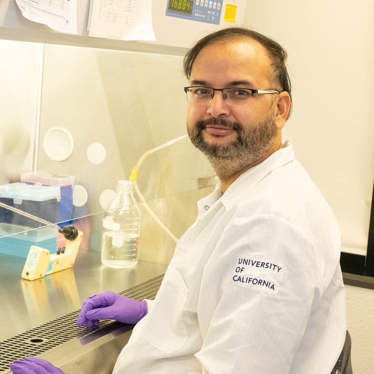 UC Davis Center for Neuroscience (@ucdaviscns) on Twitter photo 𝗪𝗵𝗶𝘀𝘁𝗹𝗲𝗿 𝗟𝗮𝗯 𝗦𝗽𝗼𝘁𝗹𝗶𝗴𝗵𝘁: Anirudh Gaur is a 6th year <a href="/BMCDB/">BMCDB.UCDavis</a> student studying the role of incretins in maintaining glucose homeostasis and Type 2 diabetes. As a molecular biologist, his research interests include the area of signal transduction and... 𝗪𝗵𝗶𝘀𝘁𝗹𝗲𝗿 𝗟𝗮𝗯 𝗦𝗽𝗼𝘁𝗹𝗶𝗴𝗵𝘁: Anirudh Gaur is a 6th year <a href="/BMCDB/">BMCDB.UCDavis</a> student studying the role of incretins in maintaining glucose homeostasis and Type 2 diabetes. As a molecular biologist, his research interests include the area of signal transduction and...