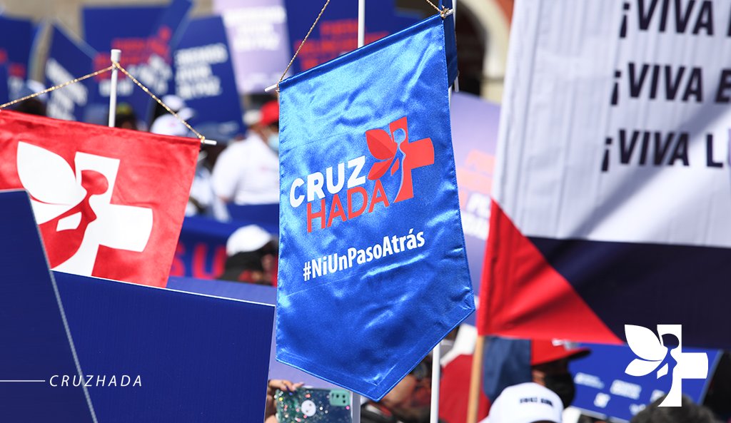 CruzHadaMX's tweet photo. ¡Luchamos sin miedo y con esperanza! Porque nuestras familias son todo, ¡las defenderemos siempre! #NiUnPasoAtrás https://t.co/8Xhgpfo5HO