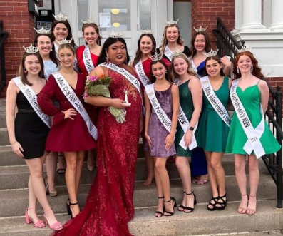Sidewalk_Steve's tweet photo. Whenever a man intrudes into young women's competitions and appropriates their prizes, someone claims that the girls are complicit. I disagree. How can we expect teen girls to speak up while the adults they trust are silent? The trans lobby is brutal and thorough. #DerryNH https://t.co/AYd3pFIcAi