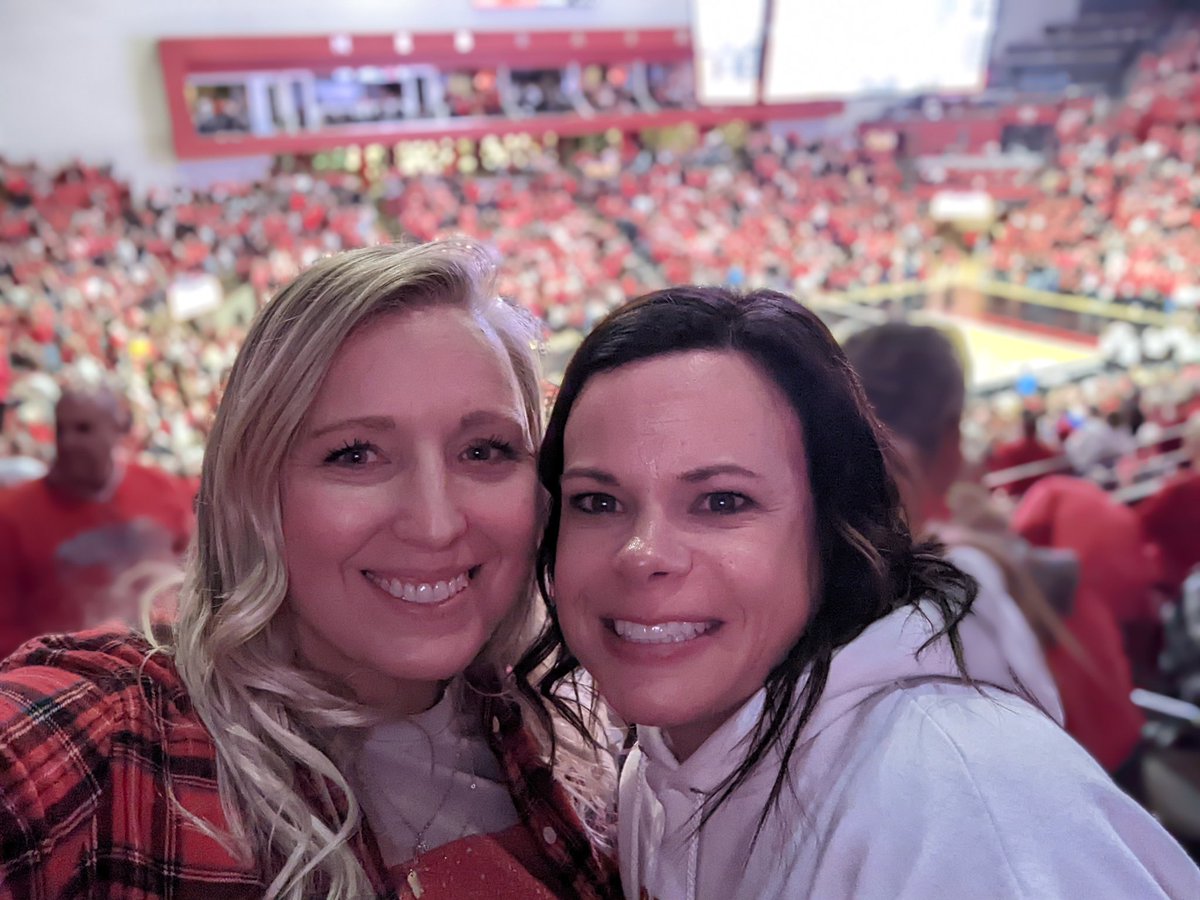 Coslor's tweet image. #huskers #wearereallygoodatvolleyball