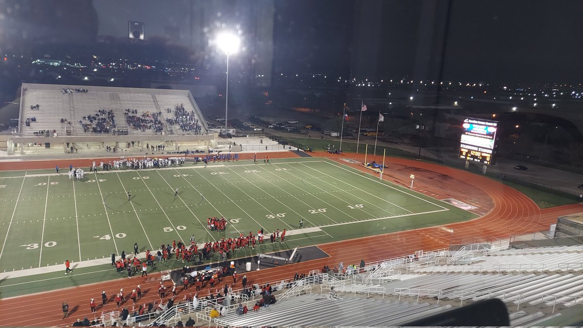 SSJ3Chase's tweet photo. Is it Christmas time or just Texas high school football playoff season?
@blakeakanno @MrJetSetter15 https://t.co/GcQb6J3Qw4
