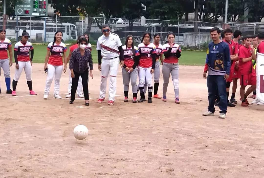 unibolivariana's tweet photo. #Entérate | Con miras a posicionar a las deportistas Ubevistas en la disciplina de Kickingball, en los próximos Juegos Venezolanos de Institutos de Educación Universitaria 2023, quedaron inaugurados los encuentros clasificatorios en la #UBV, sede anfitriona.

#LeerEscribirYPensar https://t.co/7B70en3Qya