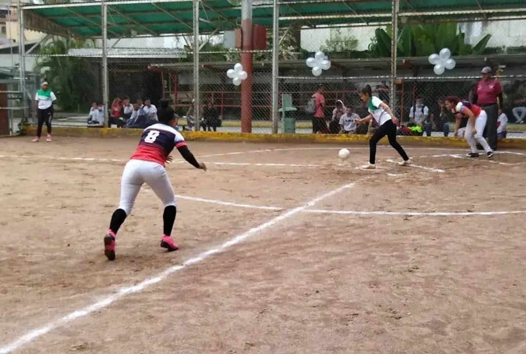 unibolivariana's tweet photo. #Entérate | Con miras a posicionar a las deportistas Ubevistas en la disciplina de Kickingball, en los próximos Juegos Venezolanos de Institutos de Educación Universitaria 2023, quedaron inaugurados los encuentros clasificatorios en la #UBV, sede anfitriona.

#LeerEscribirYPensar https://t.co/7B70en3Qya