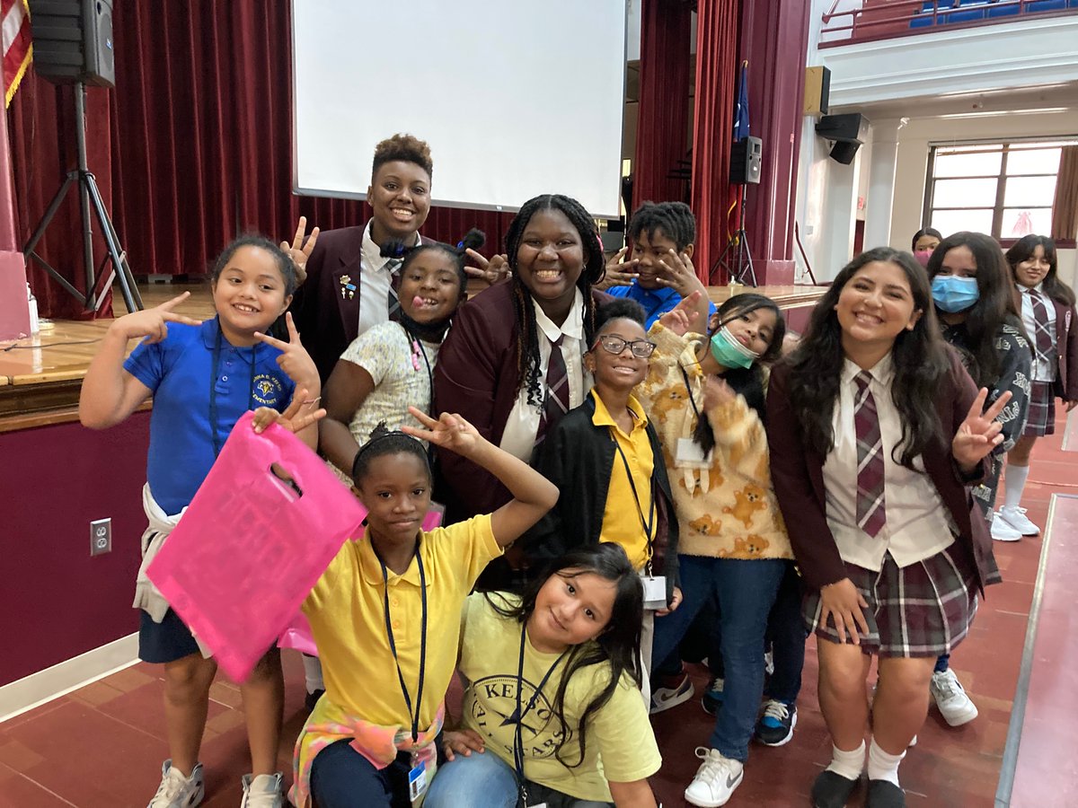 kchien29's tweet photo. What a welcome by @YWCPAHISD for our @KelsoHISD 4th and 5th grade girls! Our girls loved the tour and were amazed by all the things YWCPA has to offer. Thank you for sharing your school with us! https://t.co/pCTWM7OQXs