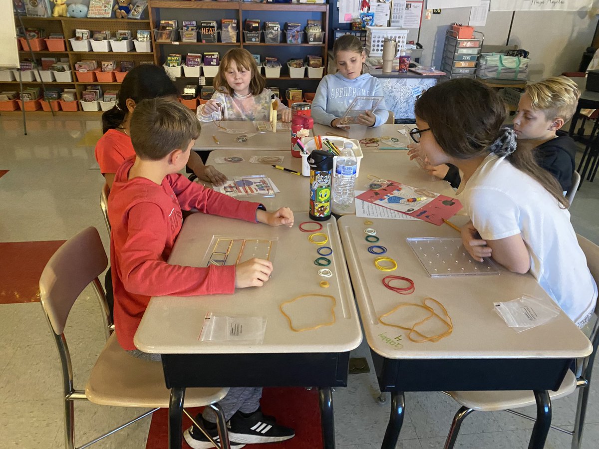 Miss_Holmberg's tweet photo. Students practiced fractions with geoboards. ➗ https://t.co/76gzS44Rub