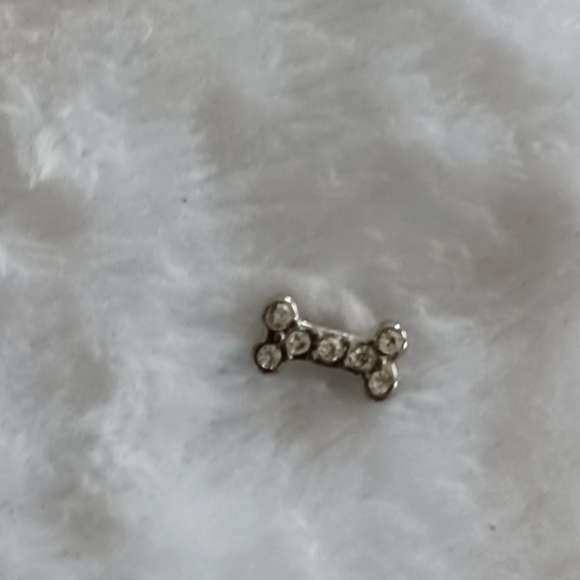 liz_stratton's tweet photo. So good I had to share! Check out all the items I'm loving on @Poshmarkapp from @JessGSteele #poshmark #fashion #style #shopmycloset #louiseetcie #origamiowl #jcrew: https://t.co/BVpxqKDmEx https://t.co/poqnxGURkt