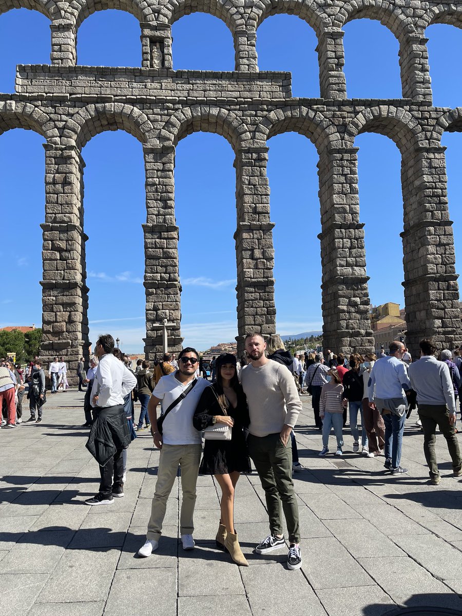 GualberCanul's tweet photo. #Throwback #Segovia #España https://t.co/ybPJC8myk6