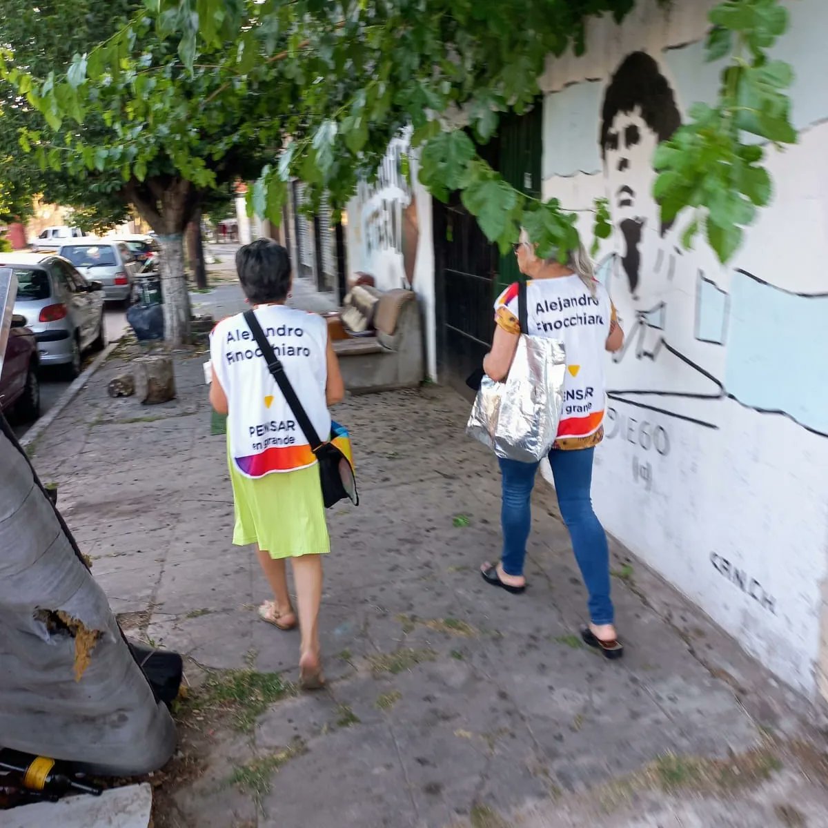 ProLaTabladaok's tweet photo. Esta tarde, estuvimos con el equipo recorriendo el barrio #VillaInsuperable 
Vamos a cambiar La Matanza si querés sumarte a nuestro equipo escribinos por las redes.
@PROLaMatanza_OK
#VillaInsuperable
#LaTablada
#LaMatanza
#FinocchiaroEnLaMatanza 
@alefinocchiaro
@cristianritondo https://t.co/Pk3Lc0efzx