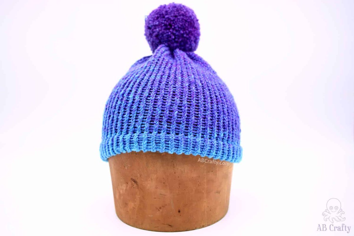 With the weather cooling down, now is the time to knit some hats. This one only takes an afternoon! abcrafty.com/loom-knit-hat/…

#knitting #loomknit #loomknitting #knittingloom #knithat