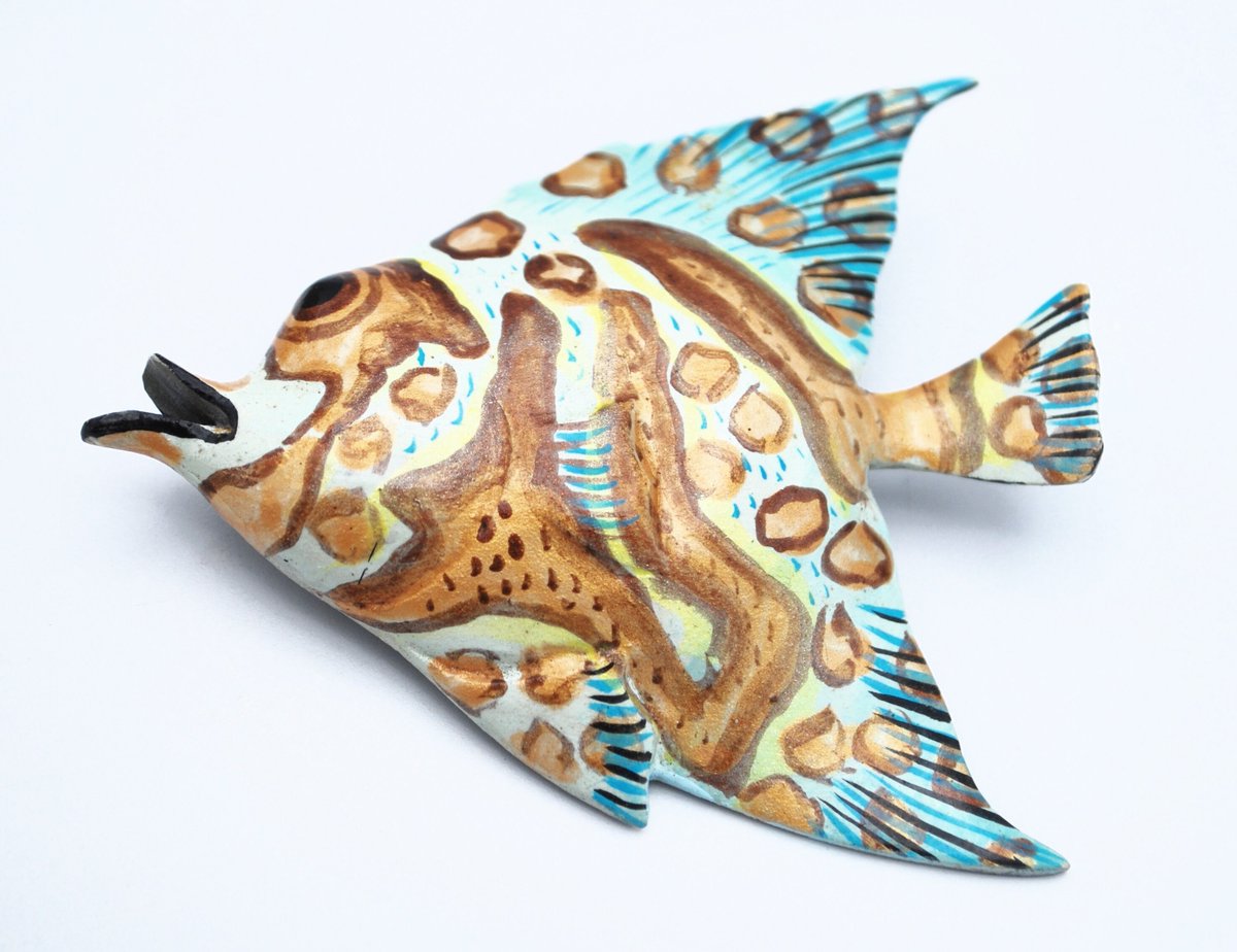 serendipitytrea's tweet photo. Angel Fish Brooch brown blue painted light weight paper mache figurine fish pin #FishPin #FishBrooch
$18.0
➤ https://t.co/OQpgcINz2f https://t.co/cxkVC8yc6C