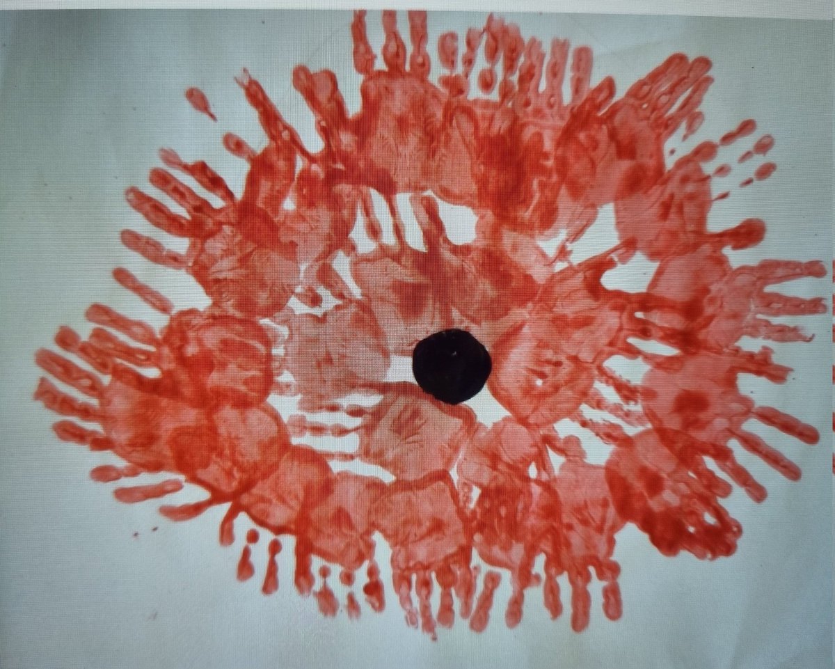 Gedneychurchend's tweet image. EYFS came together to make a handprint poppy today! #teamwork #simplebuteffective  #RemembranceDay @RecSpaldingPri @SpaldingPriAcad  @InfinityAcad
