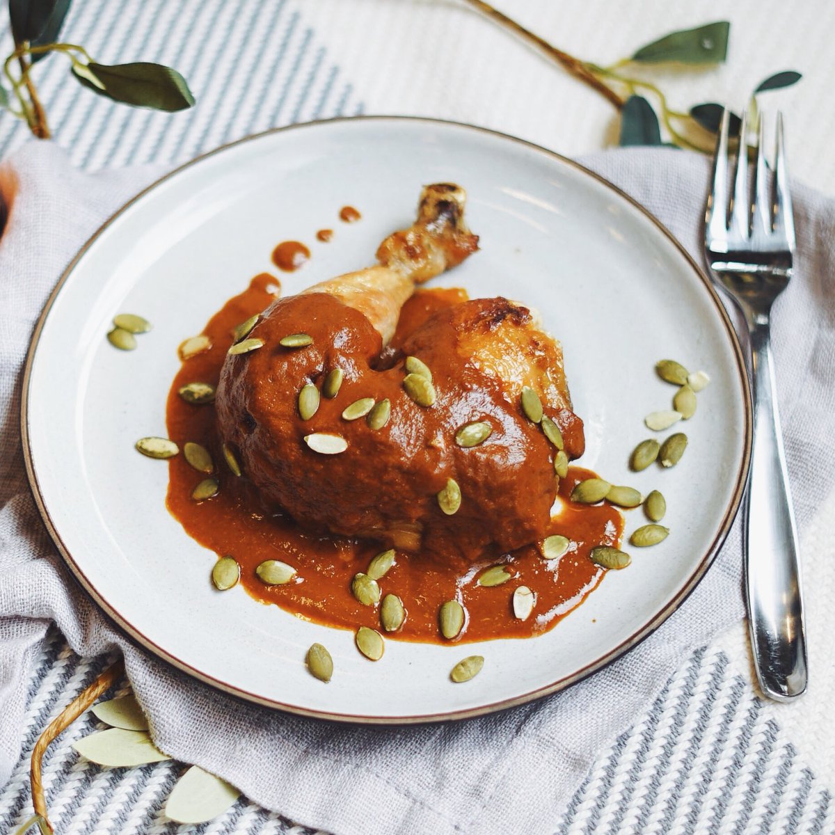 Monday just got easier! Simmer our Pumpkin Mole Sauce, pour it over a rotisserie chicken, and enjoy with rice or warm tortillas for a delicious dinner ready in 15 minutes. 🎃