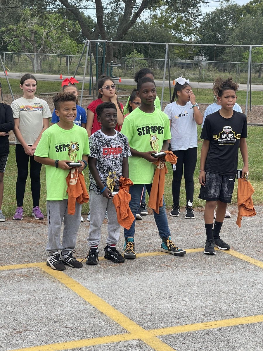 WaltDisneyElem's tweet photo. 15th Annual Turkey Trot - 5th Grade https://t.co/lUv4SSzTPT